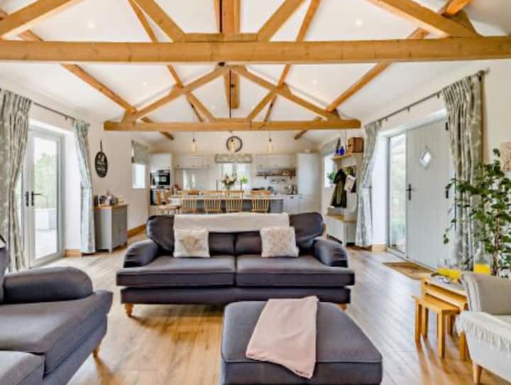 3 Bed Barn Conversion With Hot Tub - Shaftesbury