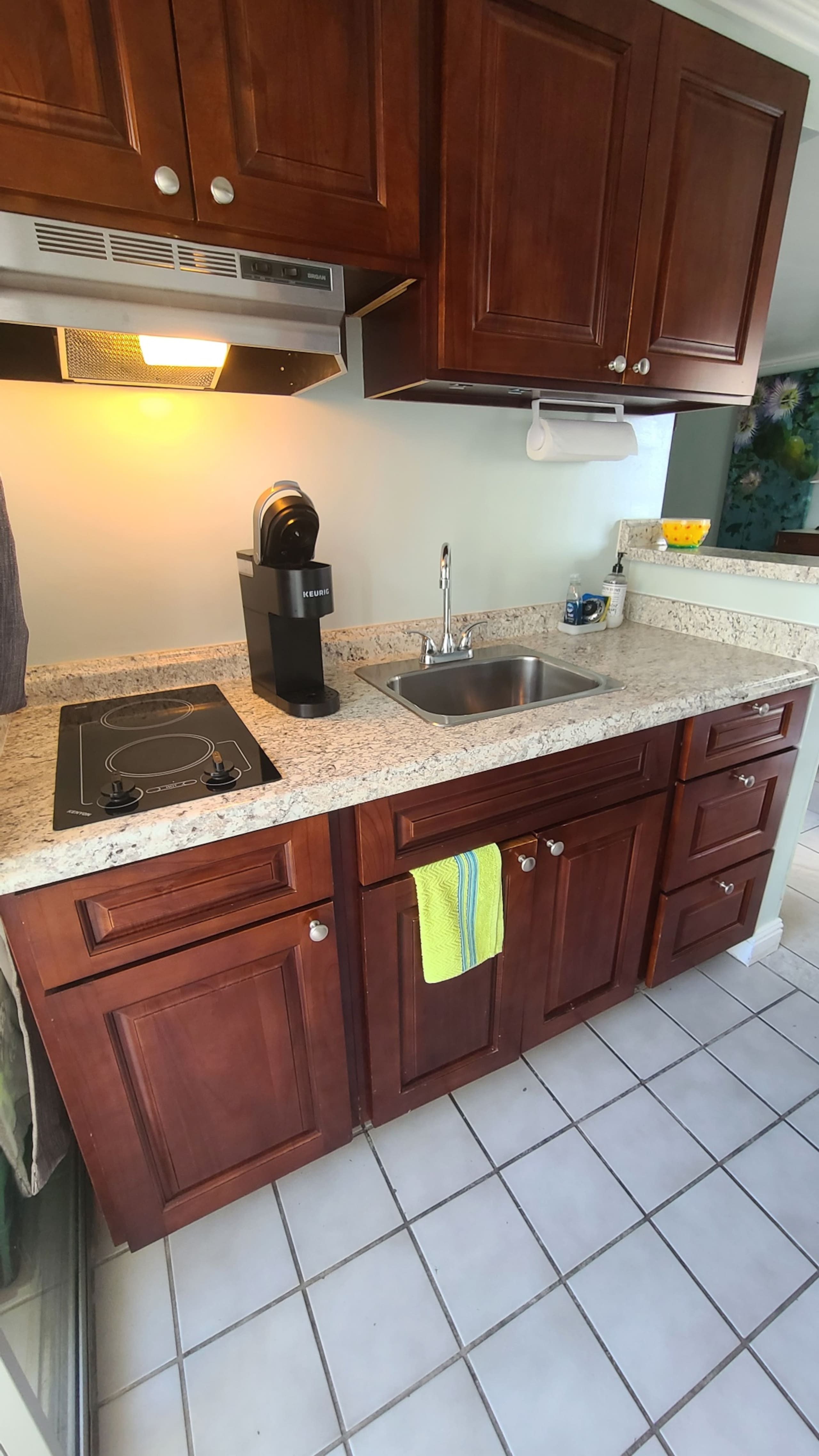 Condo in Honolulu · ★4.79 · Studio · 2 beds · 1 private bath - Image 21