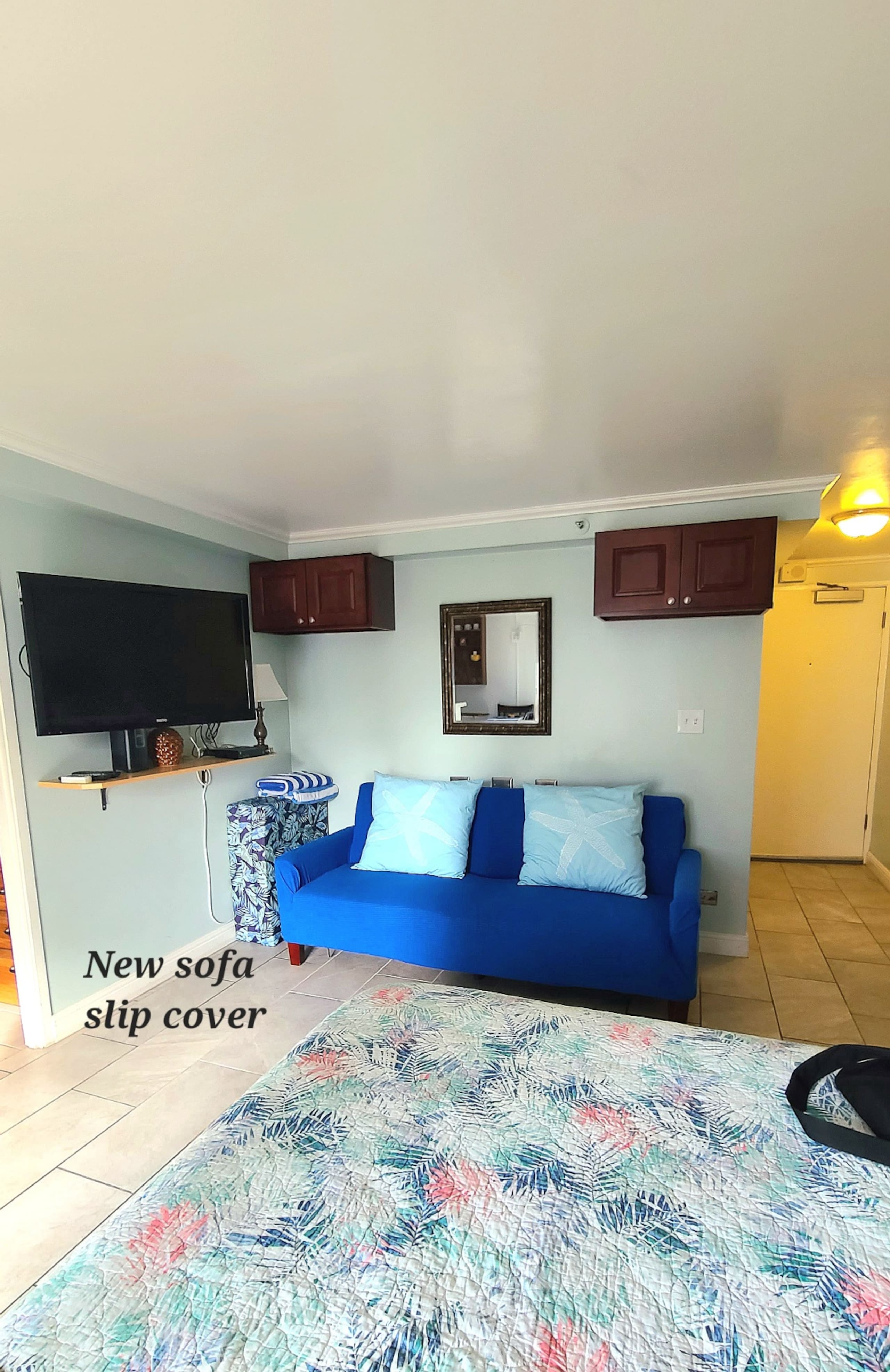 Condo in Honolulu · ★4.79 · Studio · 2 beds · 1 private bath - Image 2