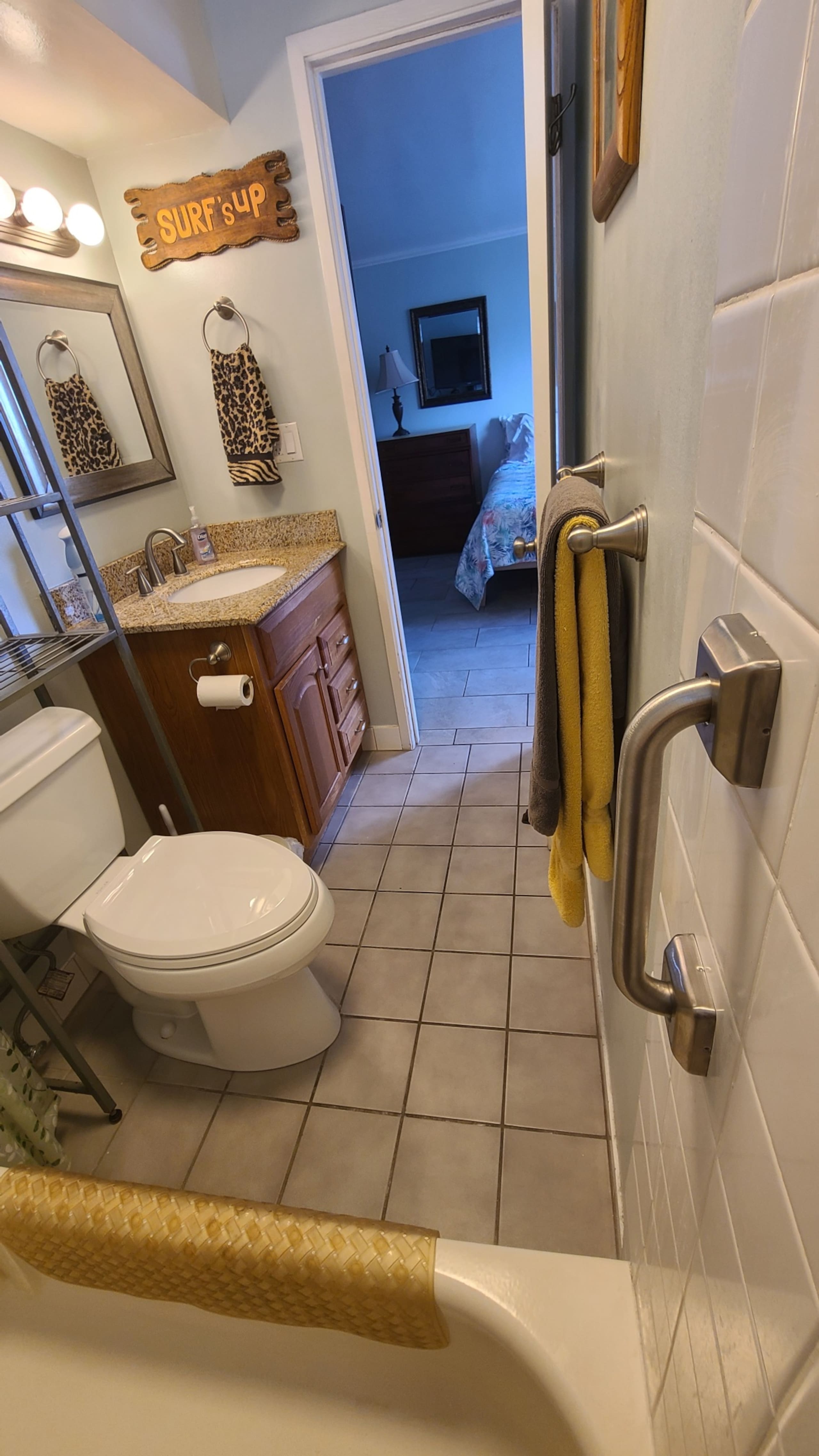 Condo in Honolulu · ★4.79 · Studio · 2 beds · 1 private bath - Image 11