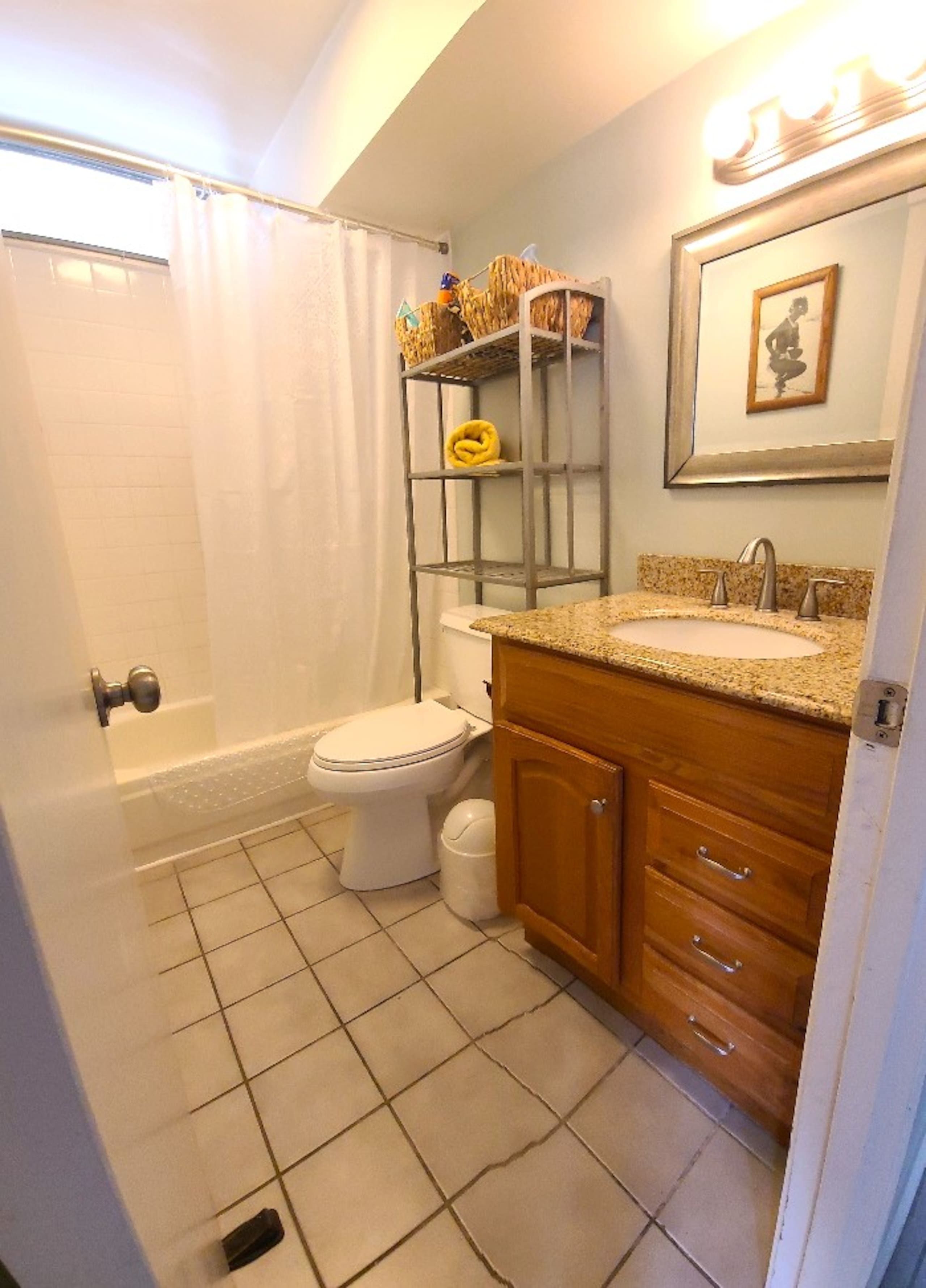 Condo in Honolulu · ★4.79 · Studio · 2 beds · 1 private bath - Image 13