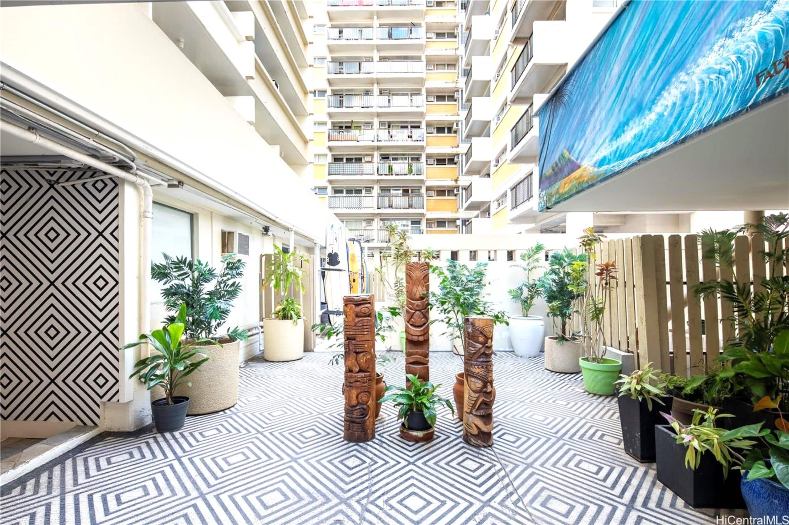 Condo in Honolulu · ★4.79 · Studio · 2 beds · 1 private bath - Image 24