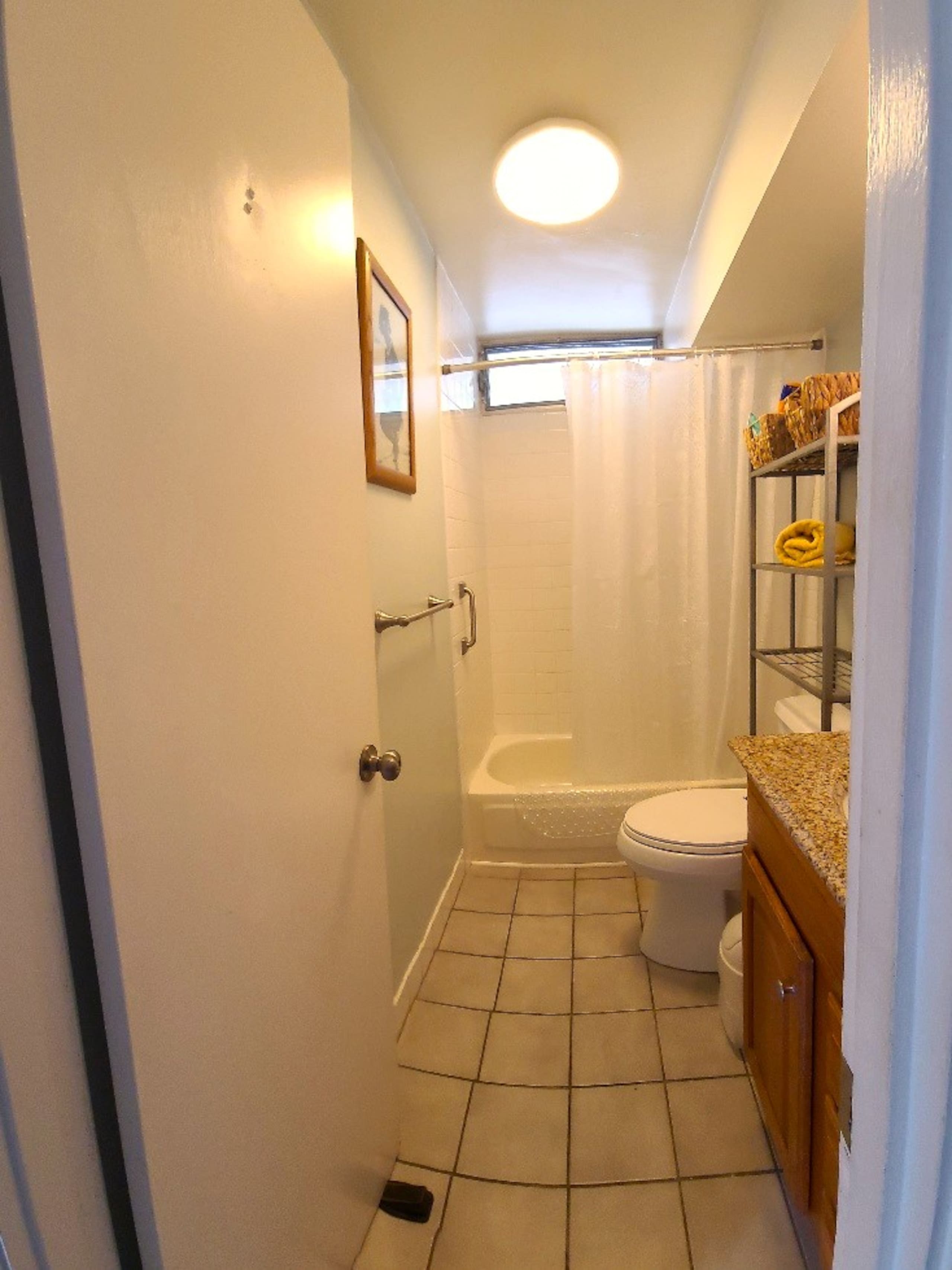 Condo in Honolulu · ★4.79 · Studio · 2 beds · 1 private bath - Image 12