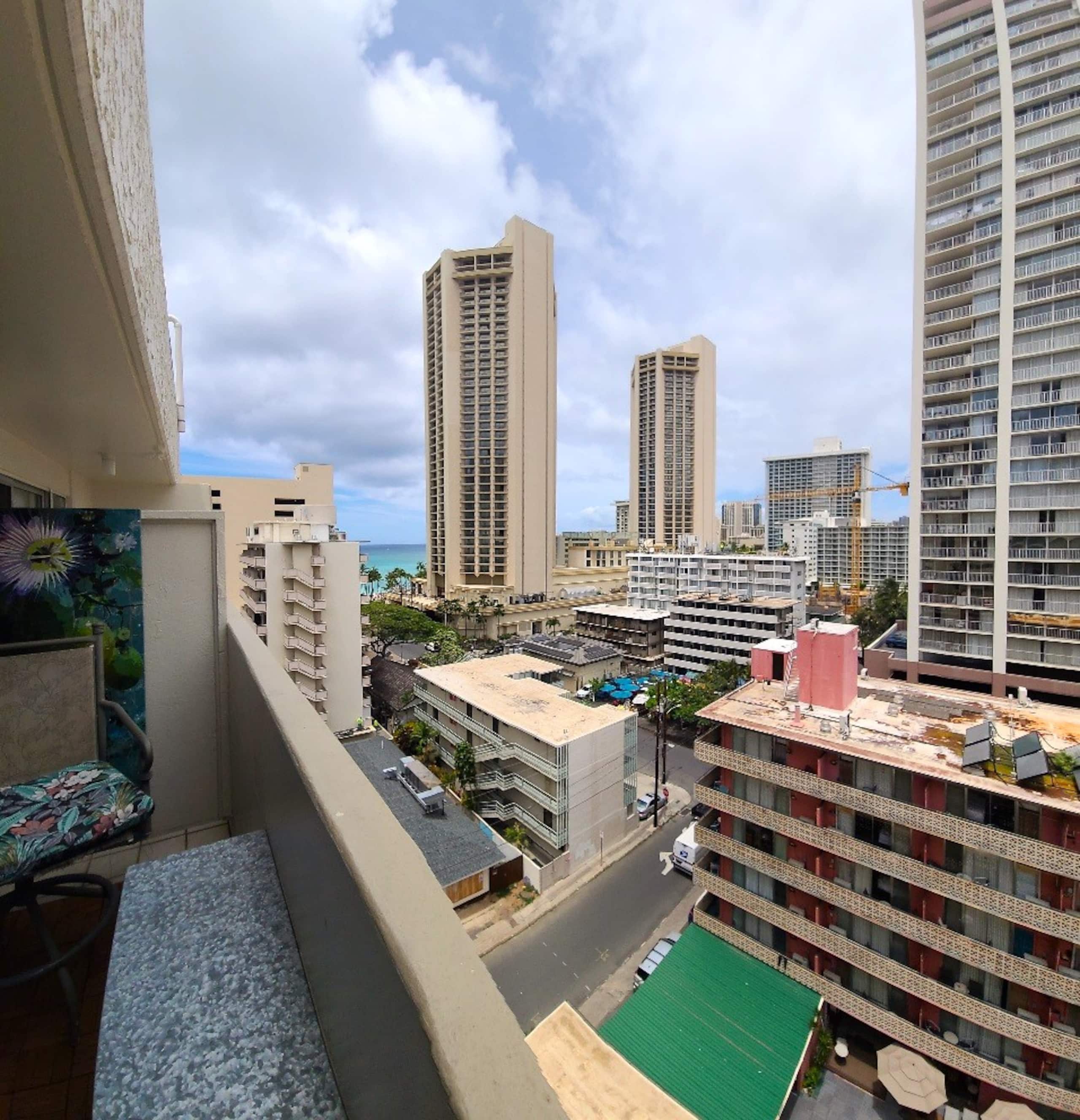 Condo in Honolulu · ★4.79 · Studio · 2 beds · 1 private bath - Image 4