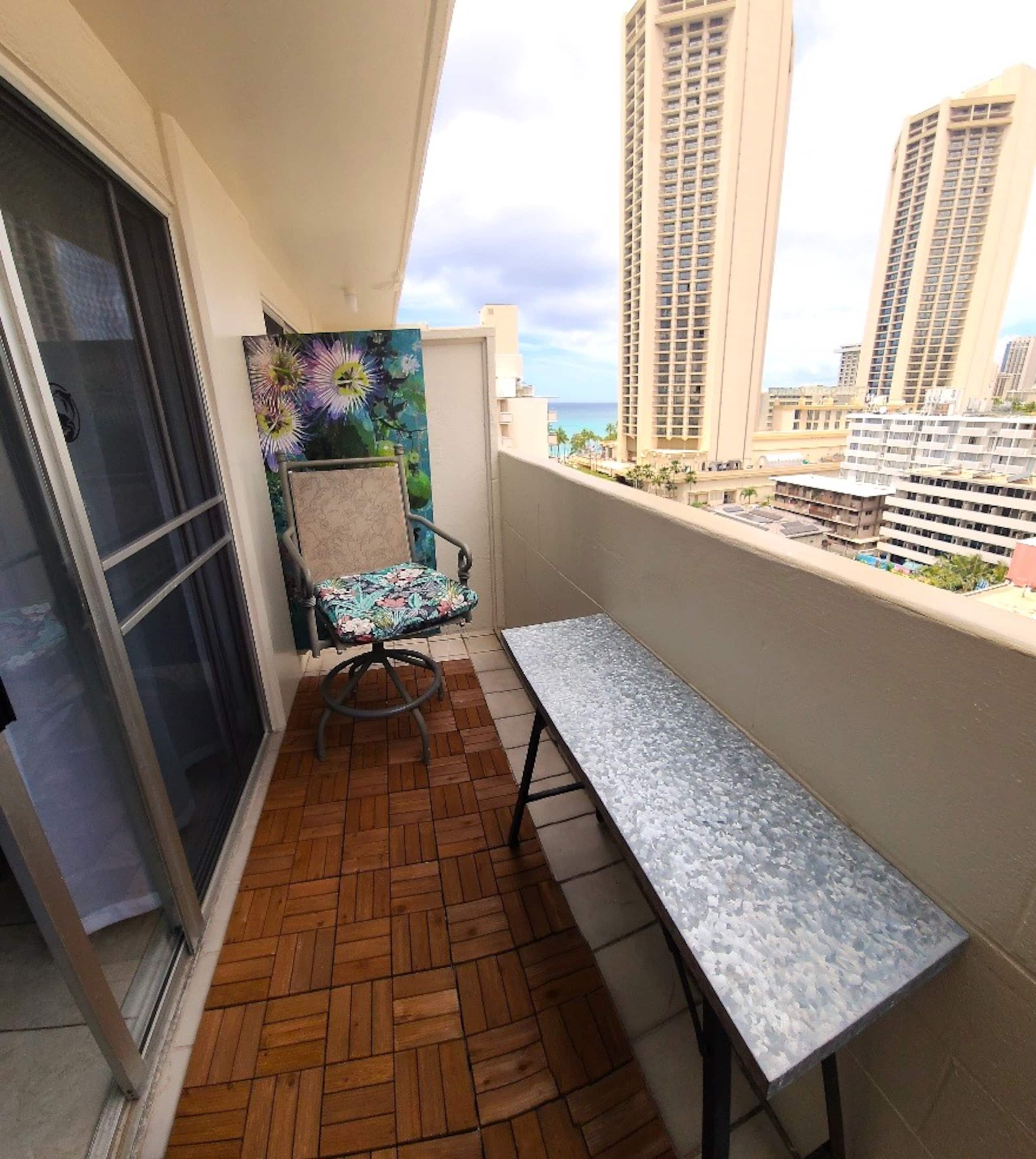 Condo in Honolulu · ★4.79 · Studio · 2 beds · 1 private bath - Image 38