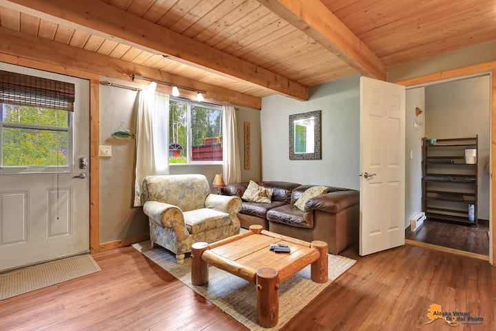 Chinook Cabin- Full Kitchen & Bath - Talkeetna, AK
