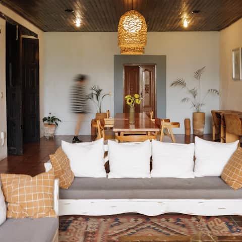 Casa Centralita: views, fire pit + tree house!