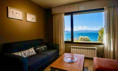 Top performing Airbnb: Unbeatable Location Facing Lake Nahuel Huapi in Departamento Bariloche
