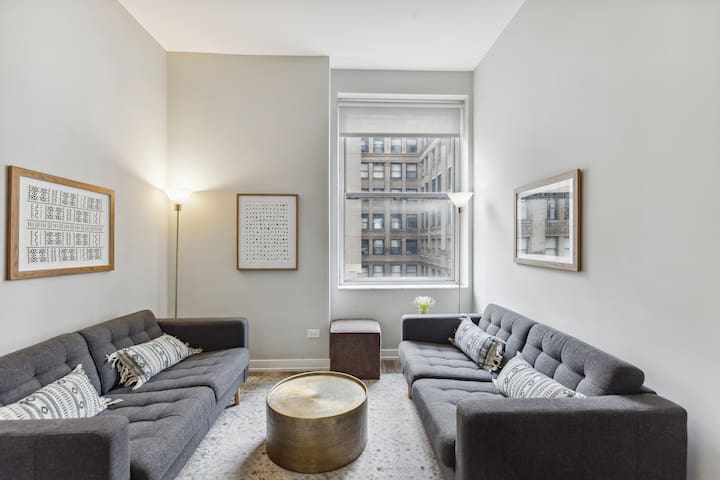 Cozy 2BR-2BA steps from ‘The Bean’ & Michigan Ave