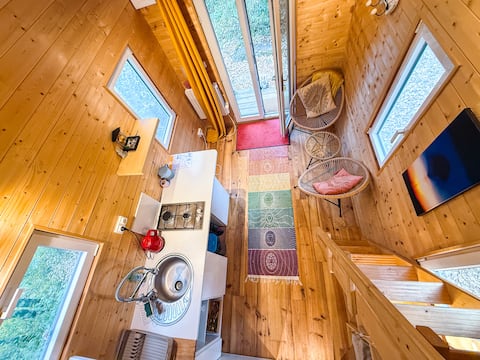 Tiny house: quiet among the trees