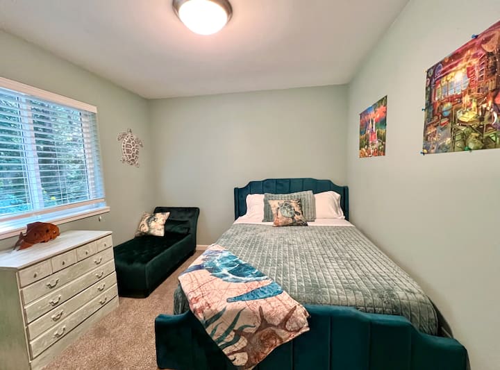 Queen bed and chaise lounge