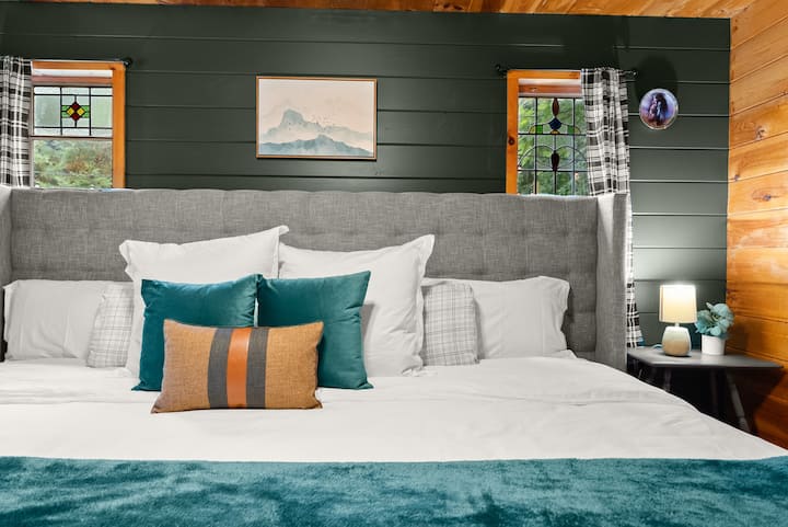 Un lit King Size en Floride (plus grand qu'un lit king size ordinaire), offrant des couchages très confortables dans la chambre des maîtres.