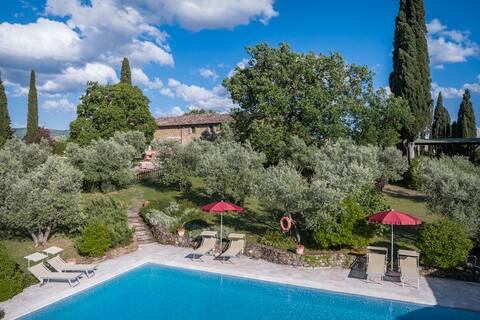 Villa in Tuscany with swimming pool for 16 guests