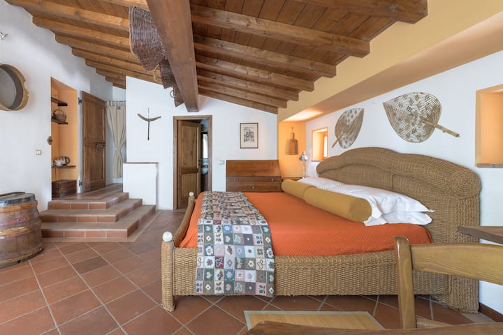 חדר הדבורים, גישה פרטית חיצונית