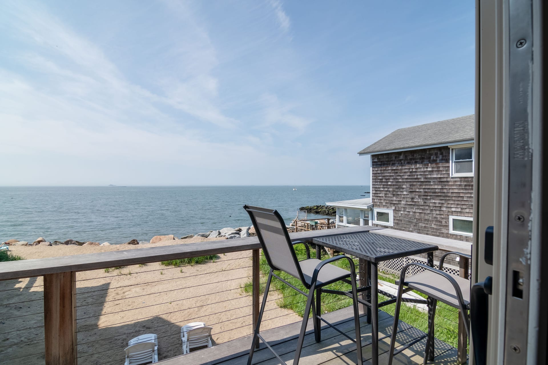 Coastal getaway with water views in every room — photo 2