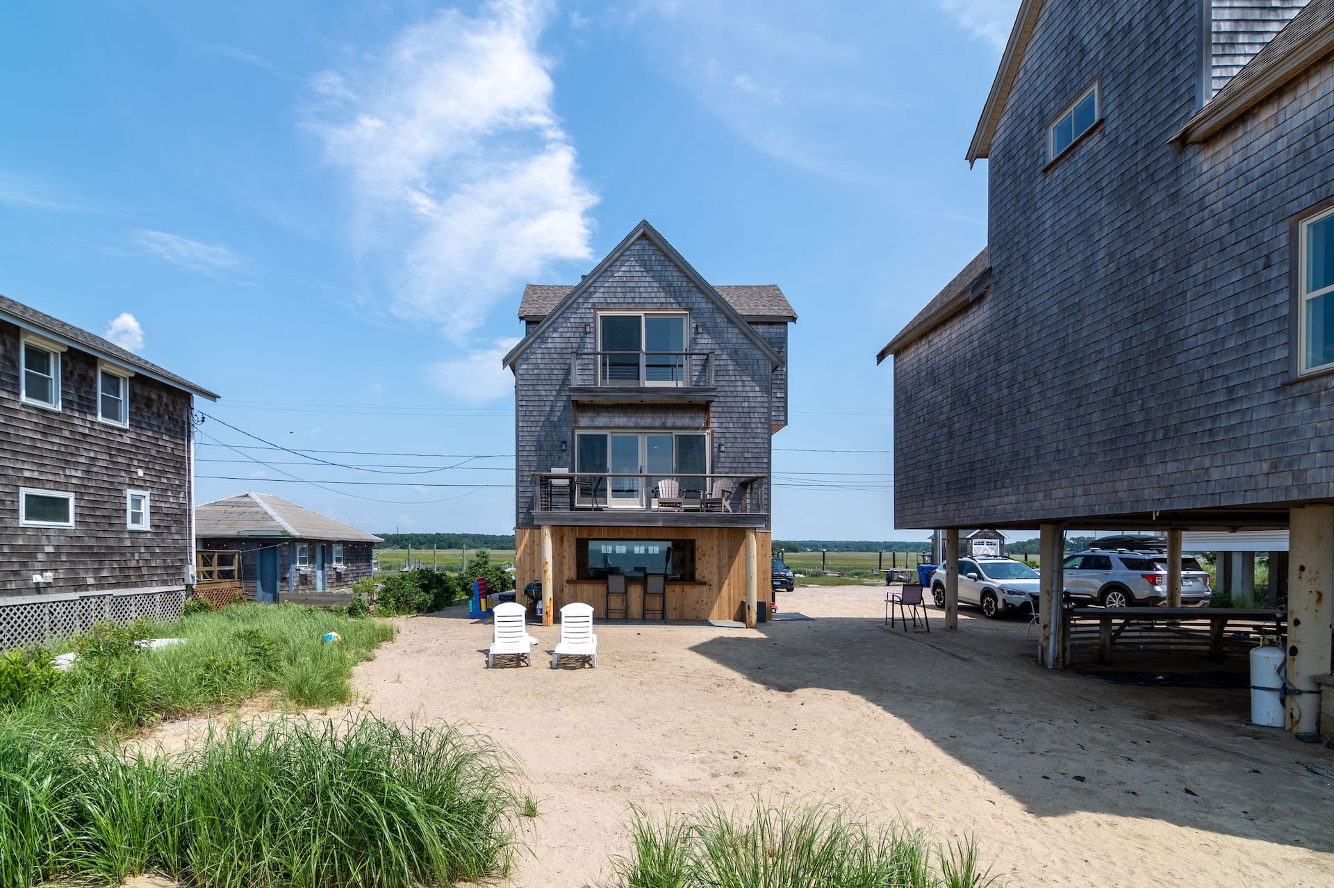 Coastal getaway with water views in every room — photo 4