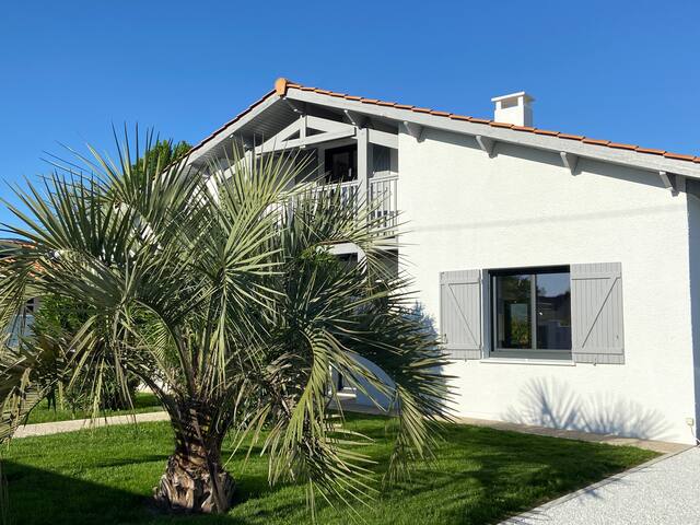 Maison de vacances, piscine et cuisine extérieure