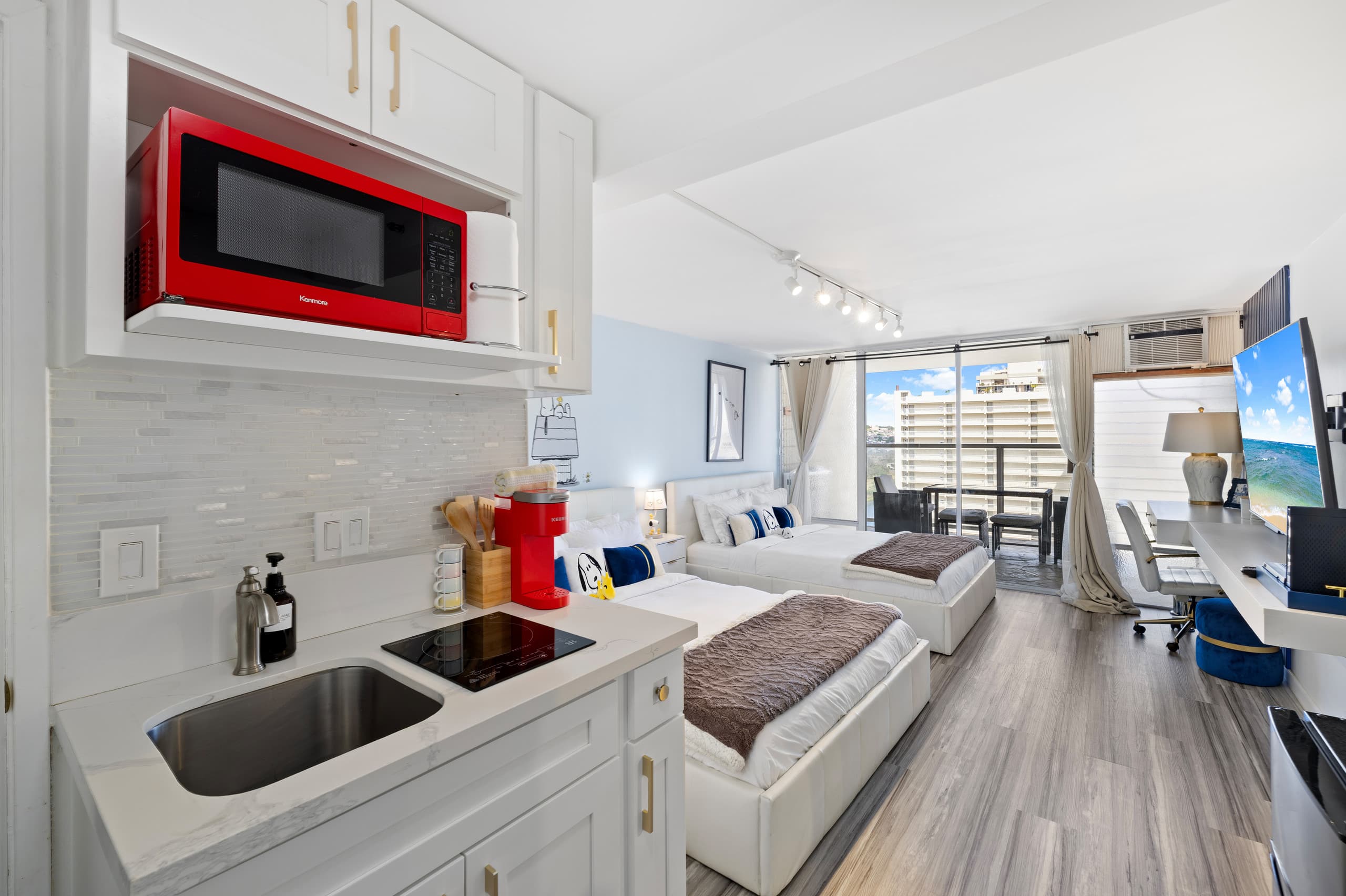 Condo in Honolulu · ★4.83 · 1 bedroom · 2 beds · 1 private bath - Image 2