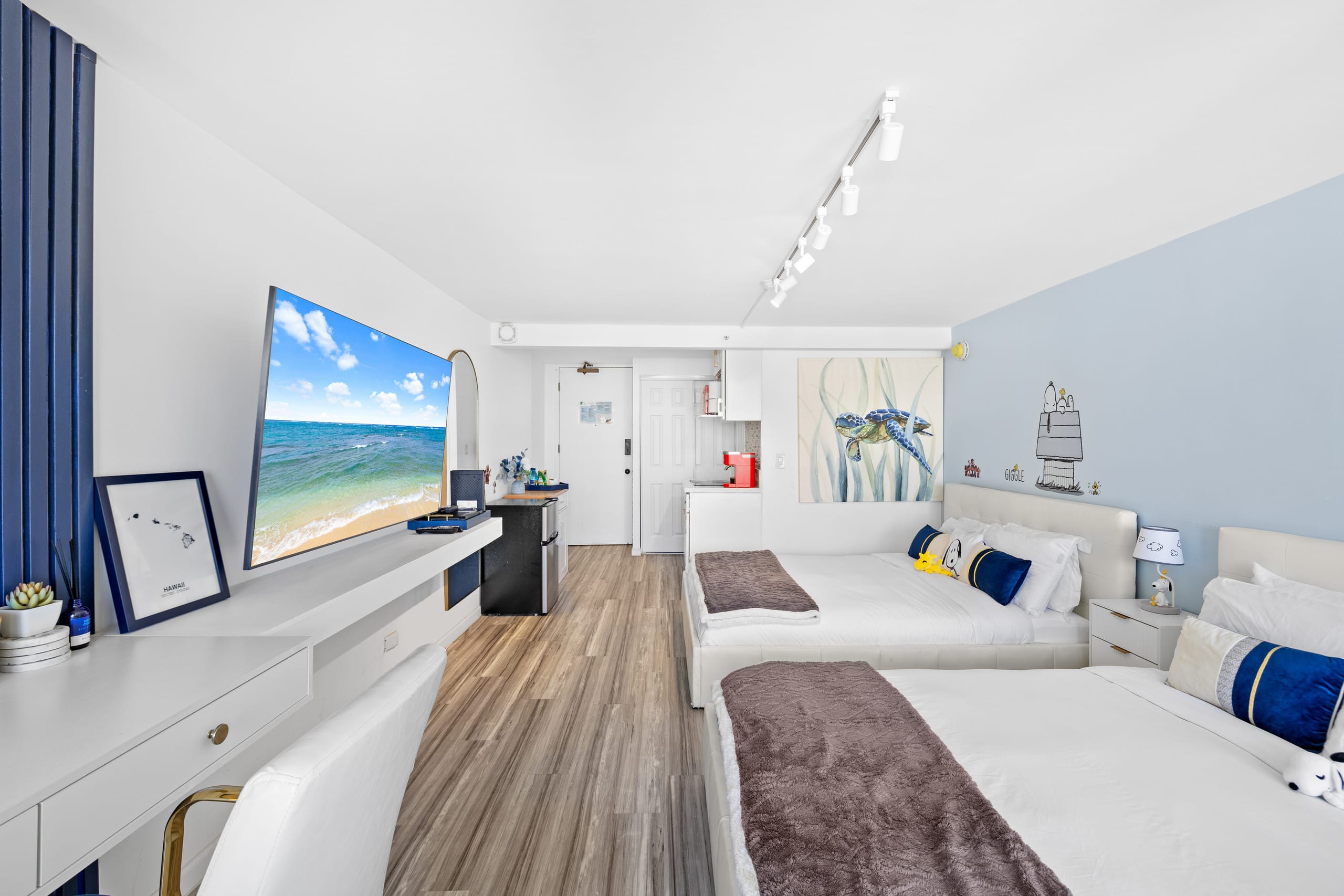 Condo in Honolulu · ★4.83 · 1 bedroom · 2 beds · 1 private bath - Image 13