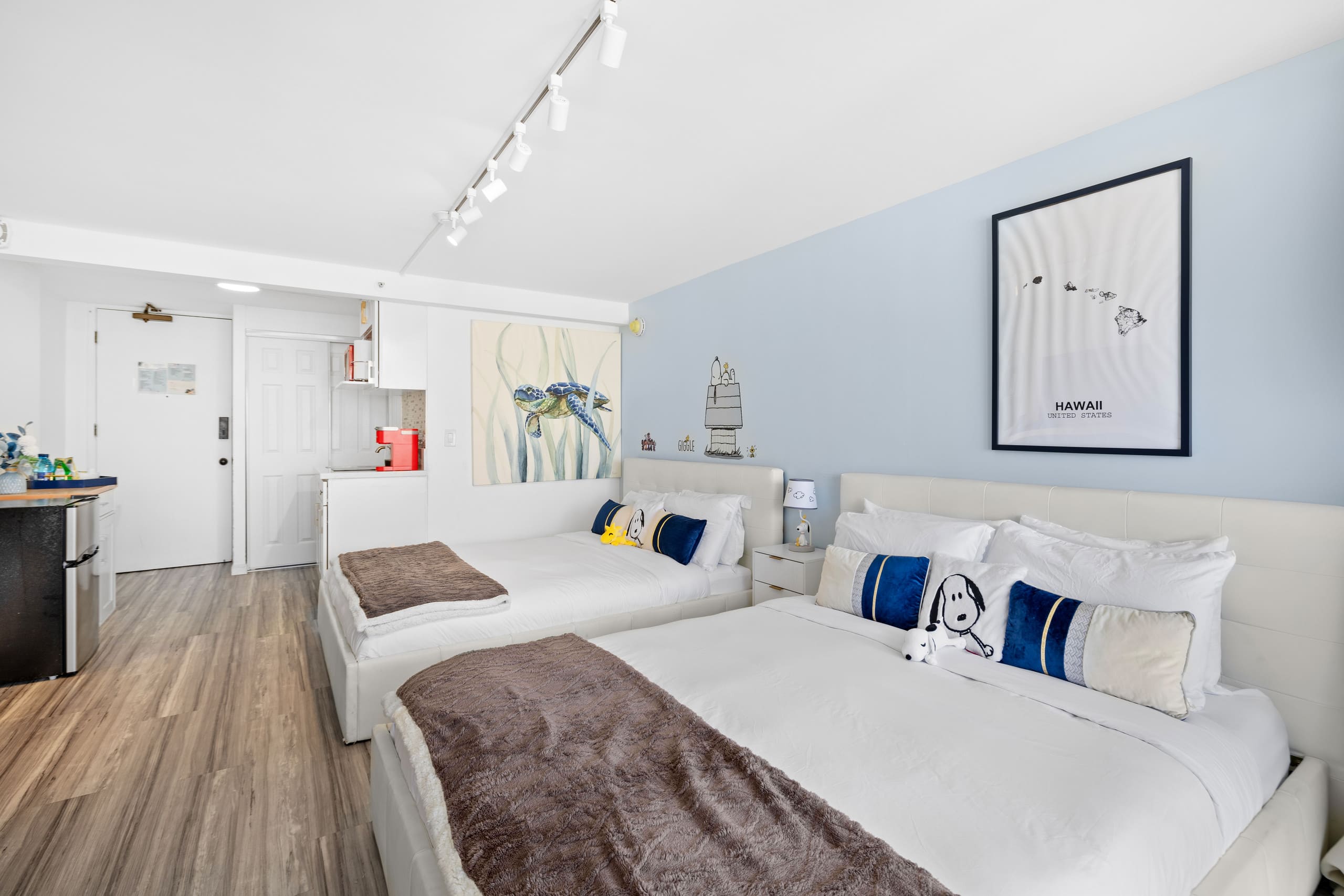 Condo in Honolulu · ★4.83 · 1 bedroom · 2 beds · 1 private bath - Image 10