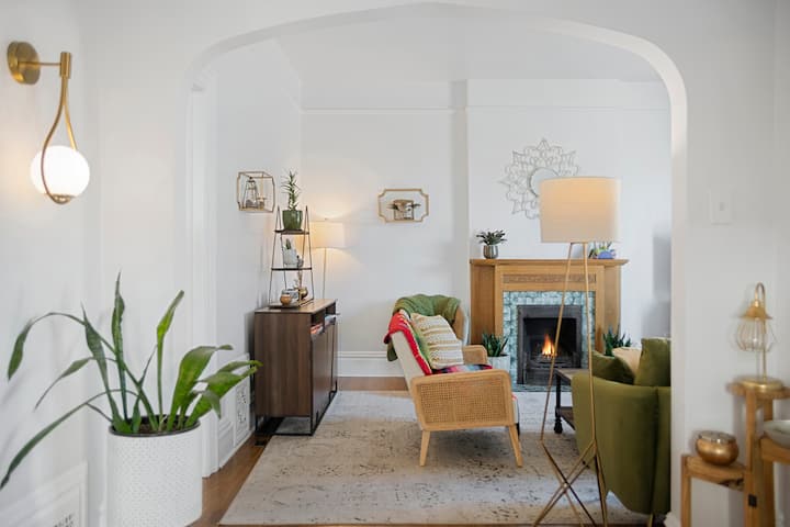 Bright With High Ceilings - Walkable, Urban Charm - Denver, CO