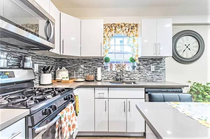 Tonel Paradise/Private Suite with HotTub/Near JFK