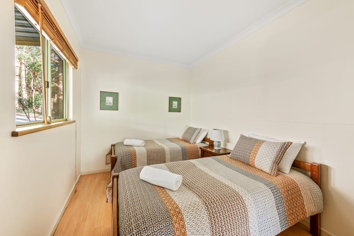 2 x jednolôžková spálňa s elektrickými prikrývkami.