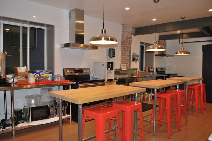 Orange Village Hostel- 3  Bed Room W/shared Bath - San Francisco, CA
