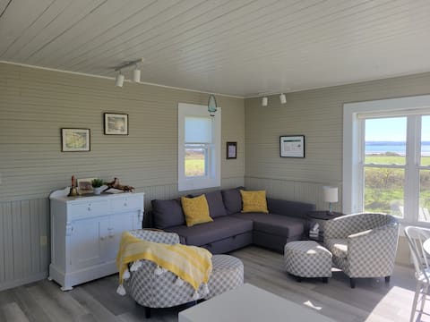 Top performing Airbnb: Stunning views from waterfront farm cottage in New London