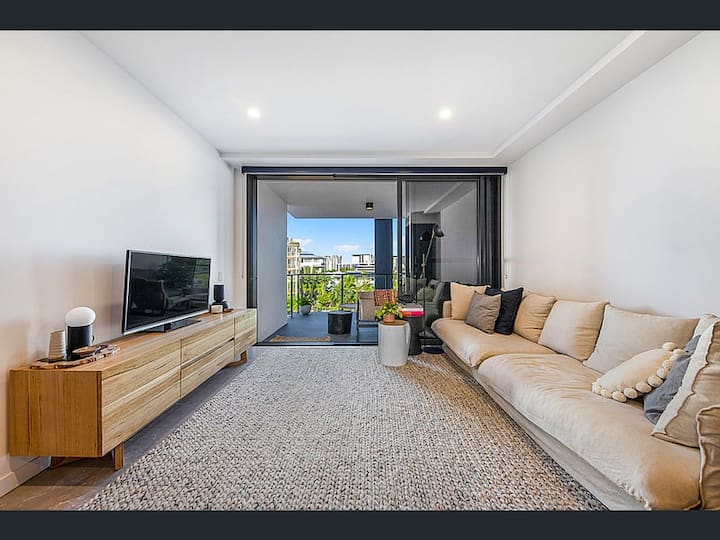 Modern Apartment With Ocean And River Views - Maroochydore