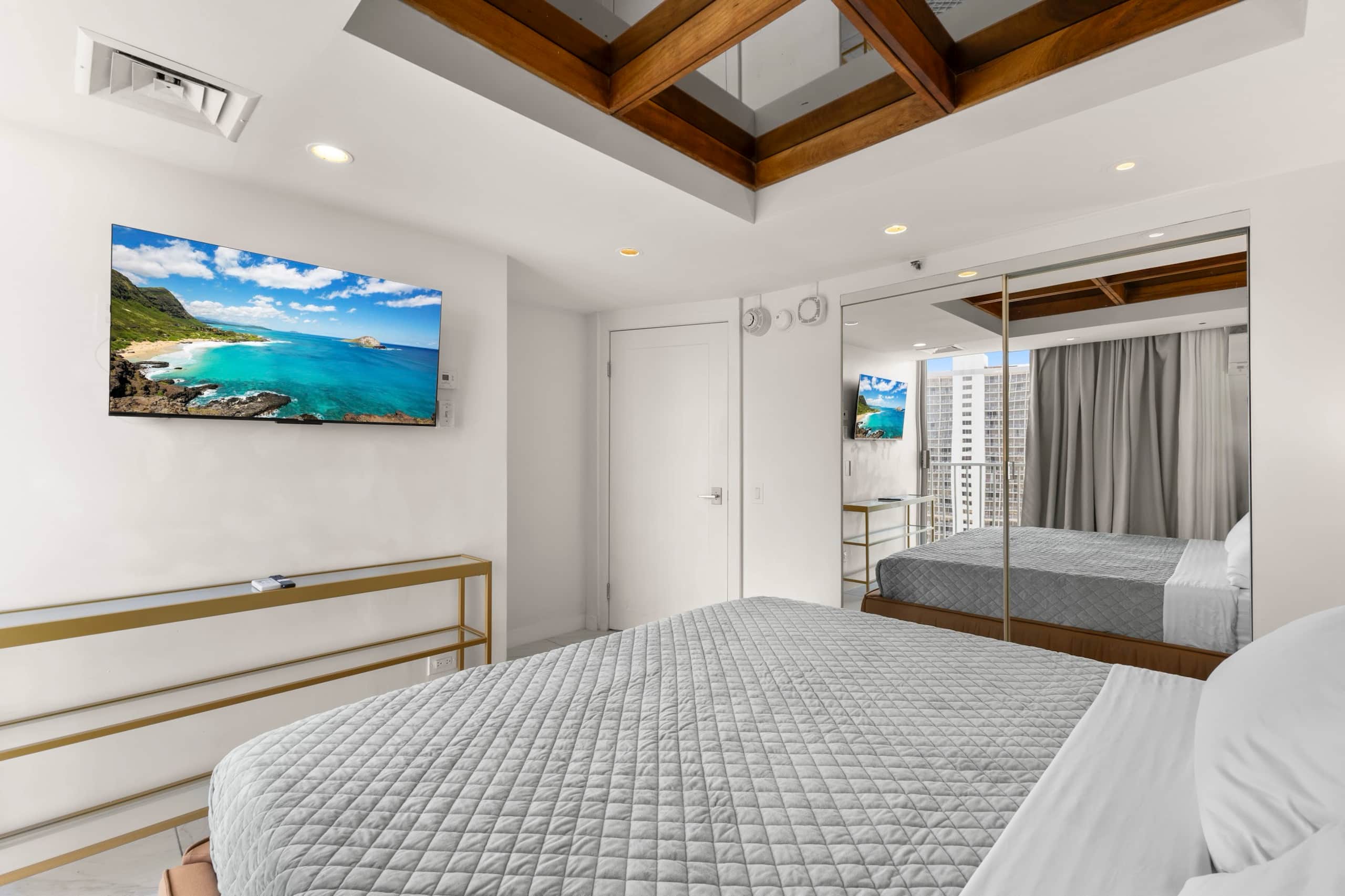 Condo in Honolulu · ★4.79 · 2 bedrooms · 2 beds · 1 private bath - Image 27