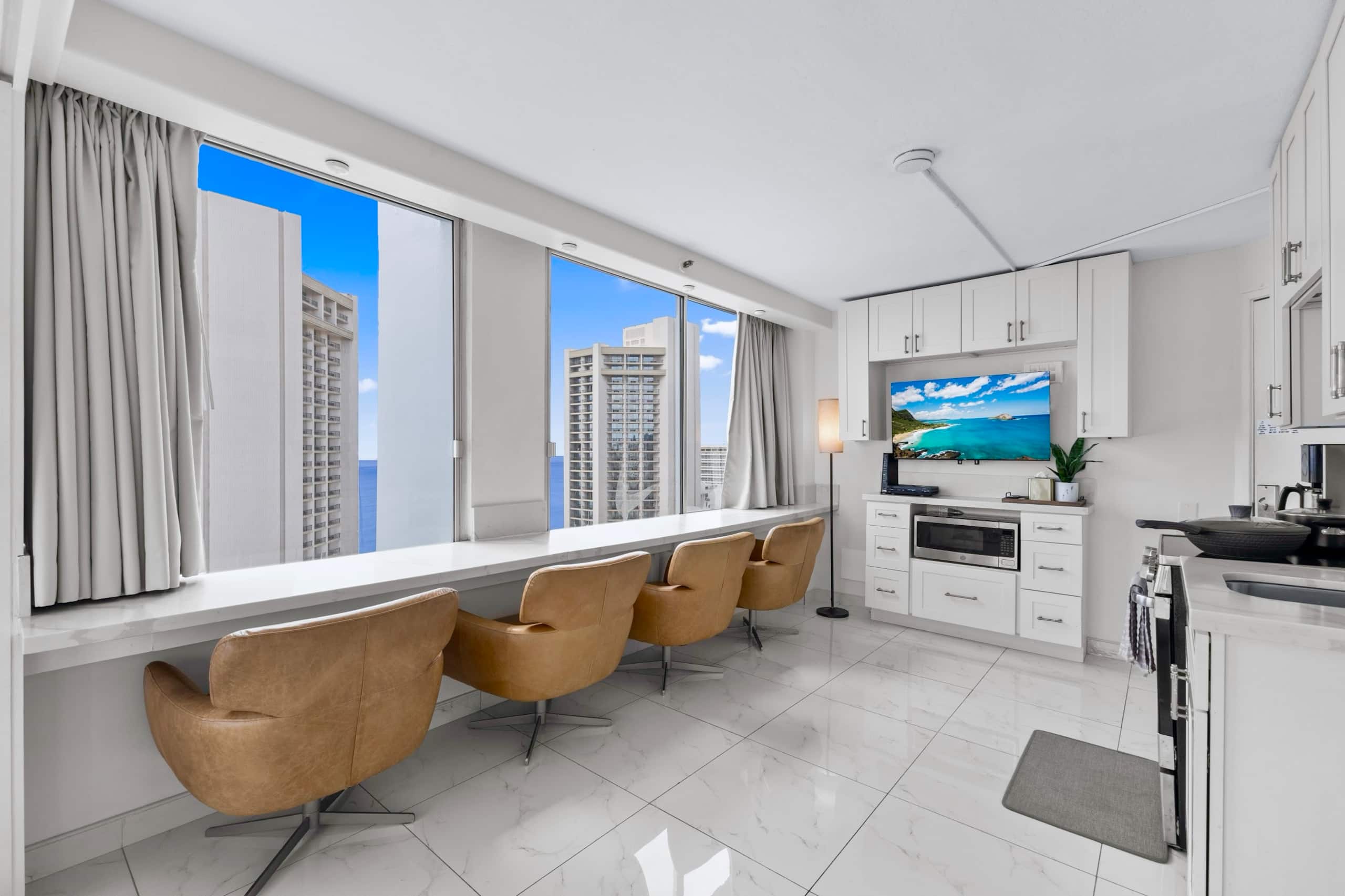 Condo in Honolulu · ★4.79 · 2 bedrooms · 2 beds · 1 private bath - Image 5