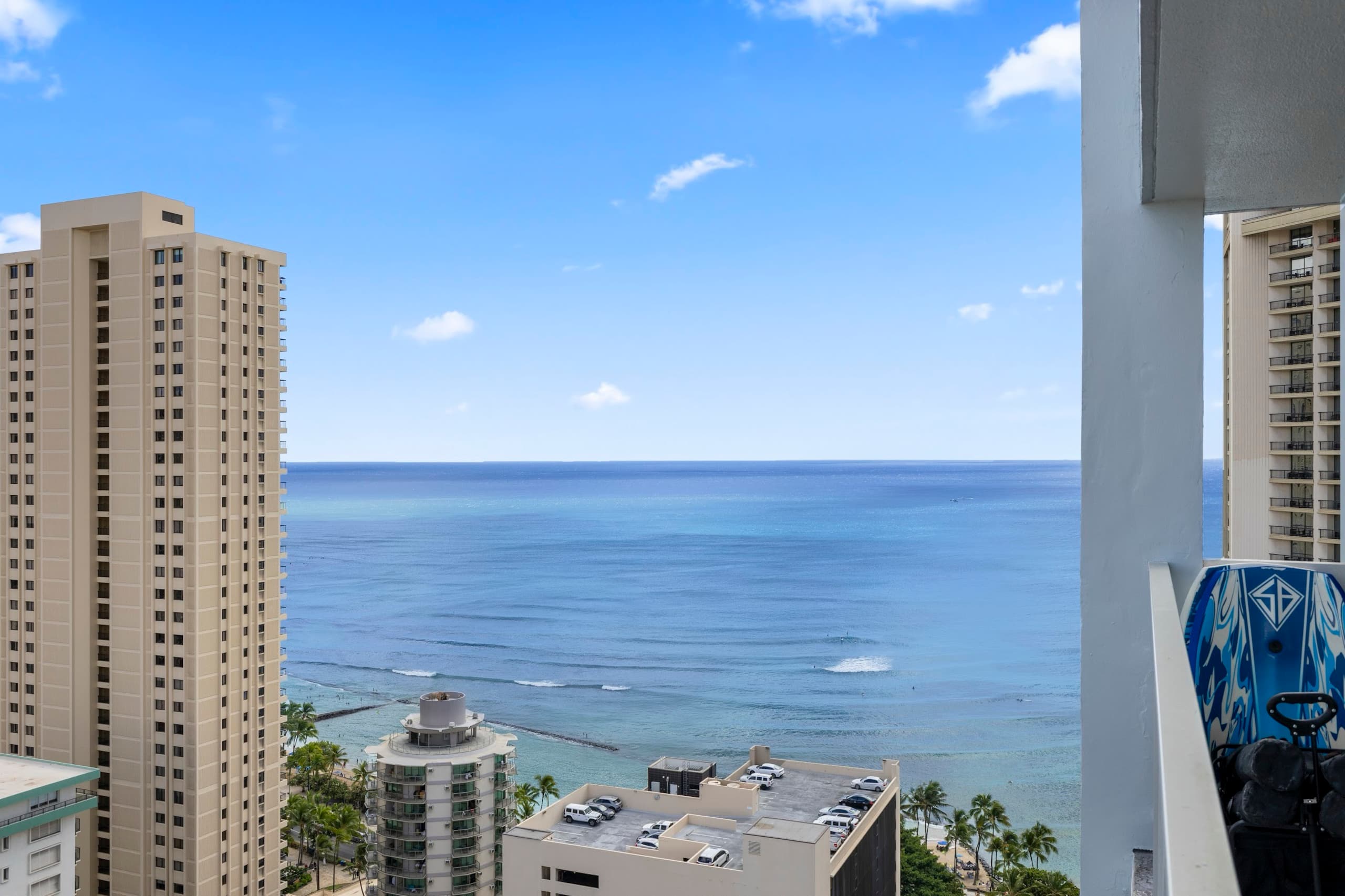 Condo in Honolulu · ★4.79 · 2 bedrooms · 2 beds · 1 private bath - Image 45