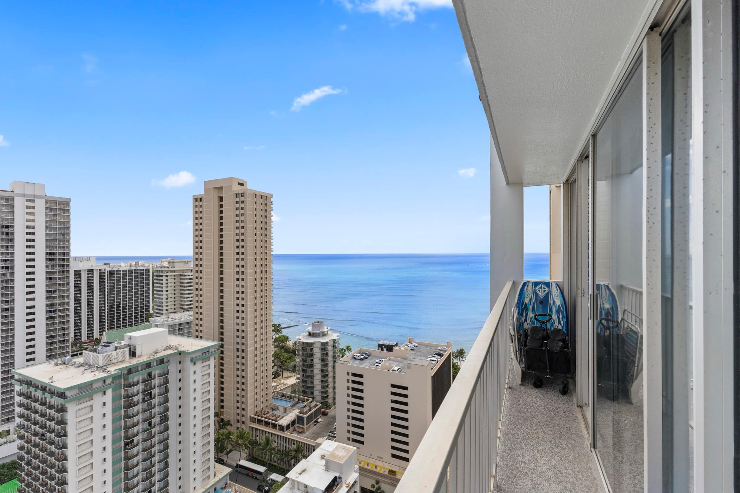 Condo in Honolulu · ★4.79 · 2 bedrooms · 2 beds · 1 private bath - Image 41