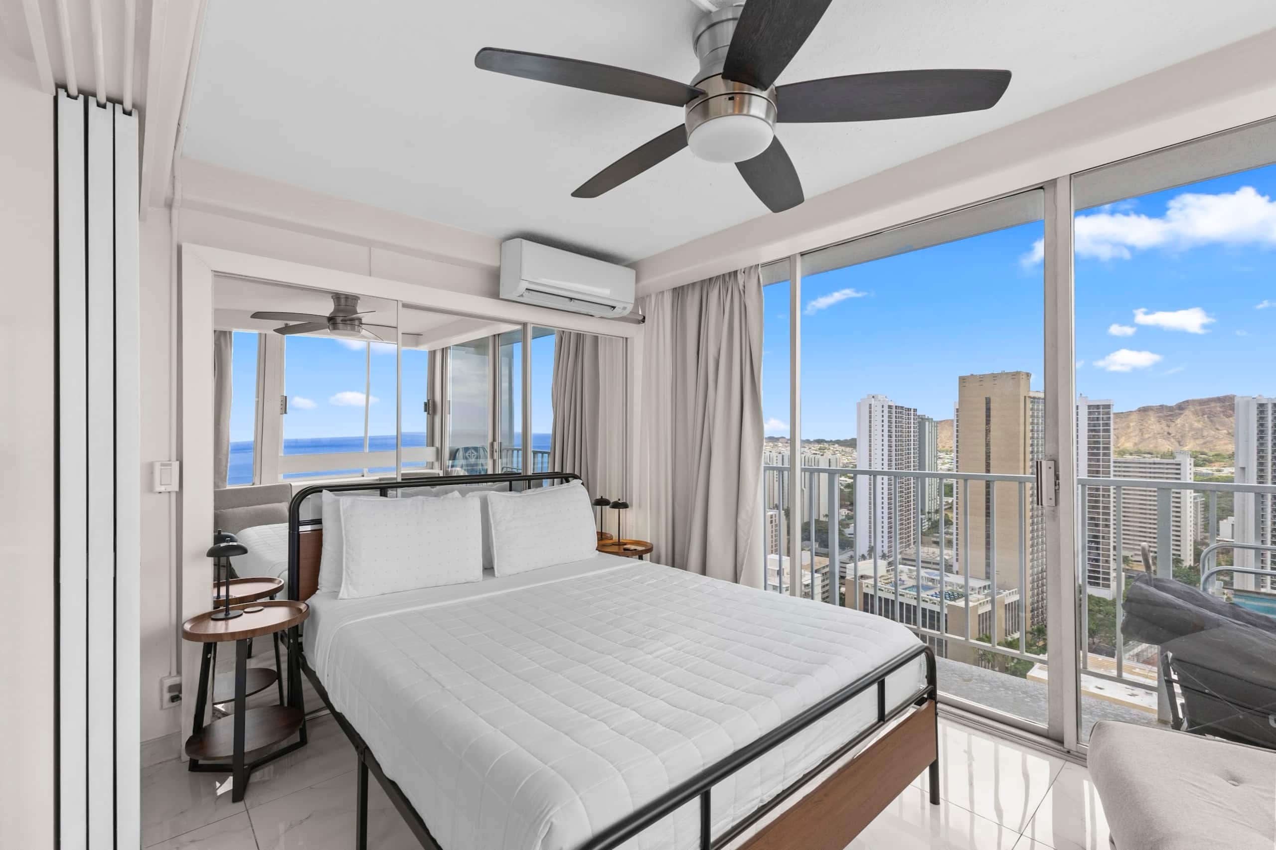 Condo in Honolulu · ★4.79 · 2 bedrooms · 2 beds · 1 private bath - Image 2