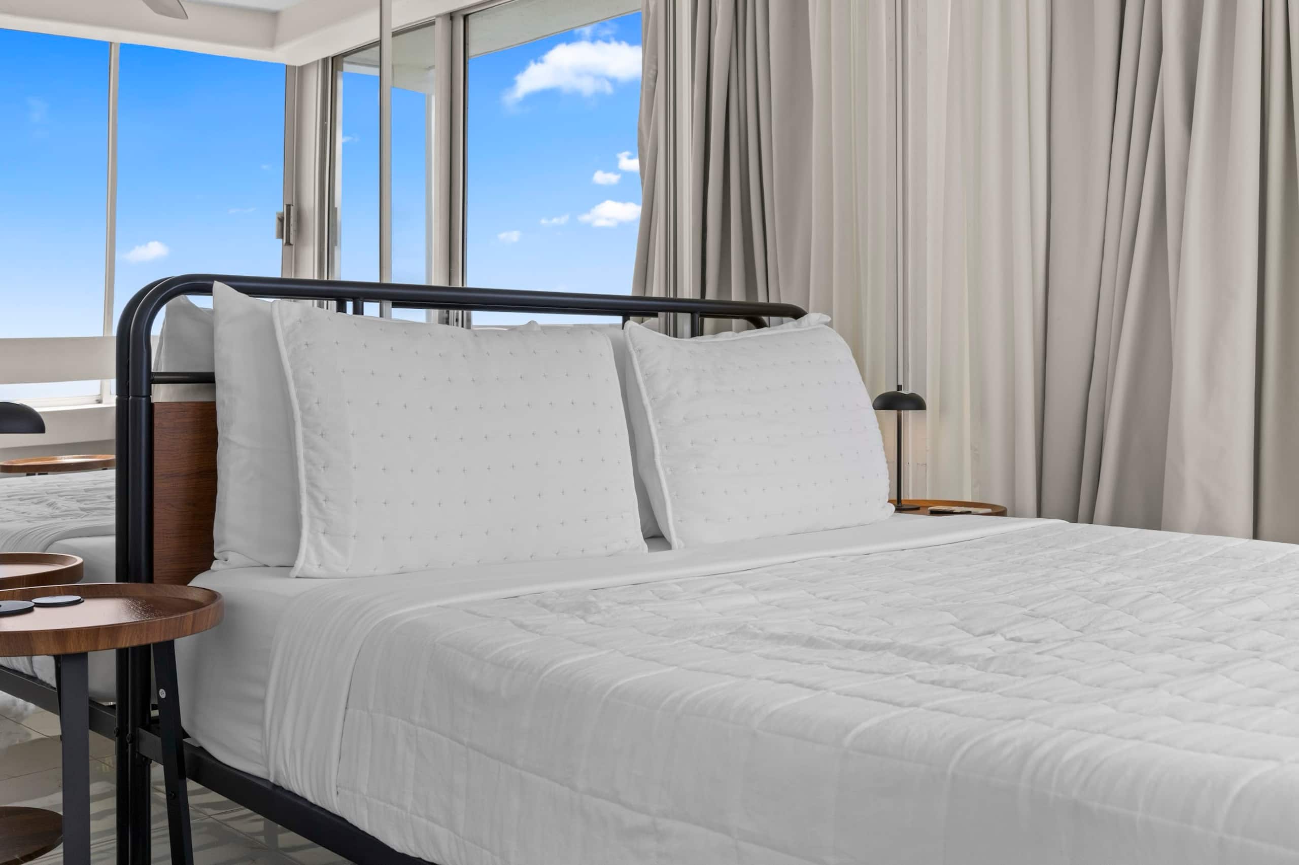 Condo in Honolulu · ★4.79 · 2 bedrooms · 2 beds · 1 private bath - Image 20