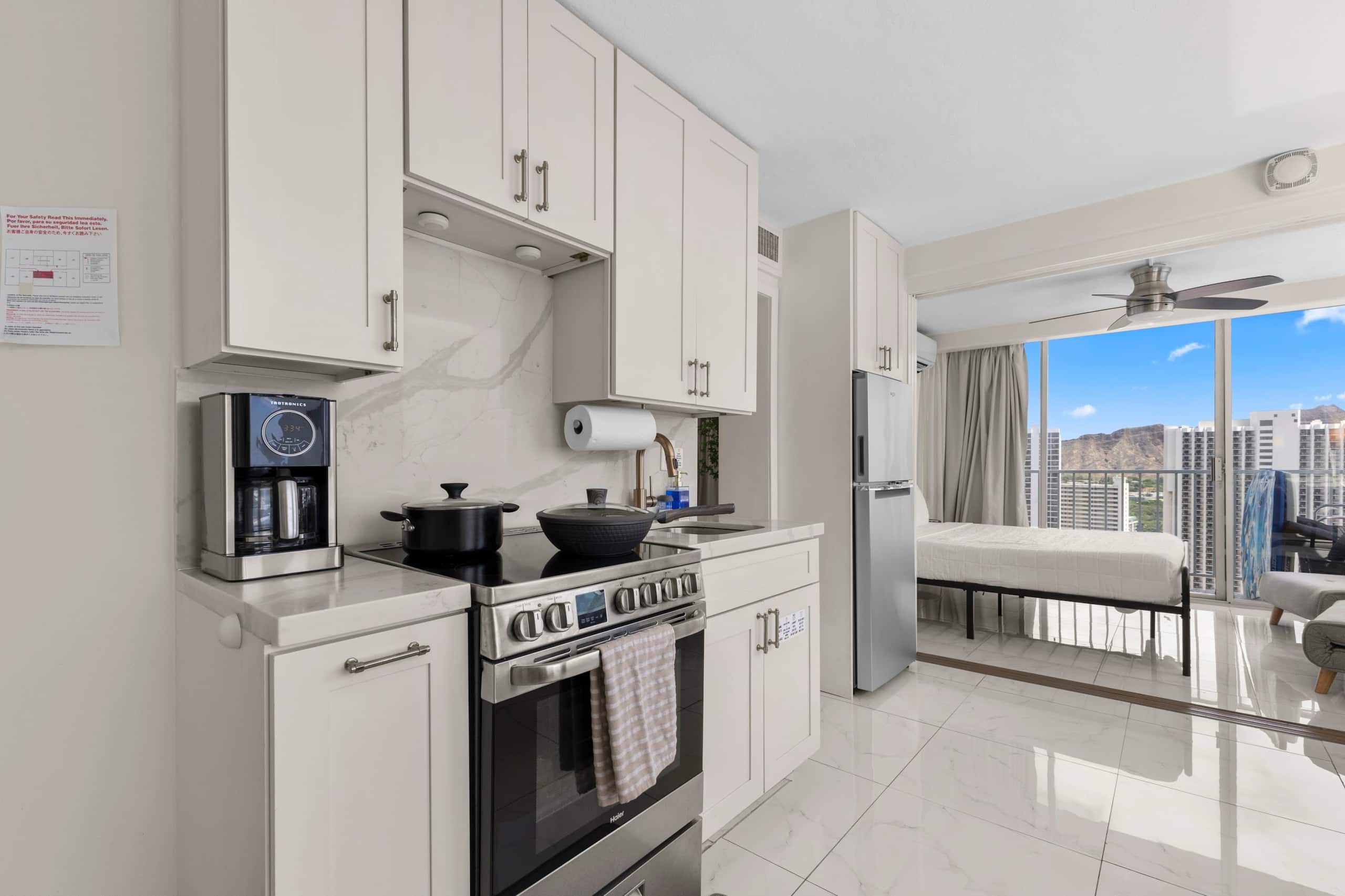 Condo in Honolulu · ★4.79 · 2 bedrooms · 2 beds · 1 private bath - Image 19