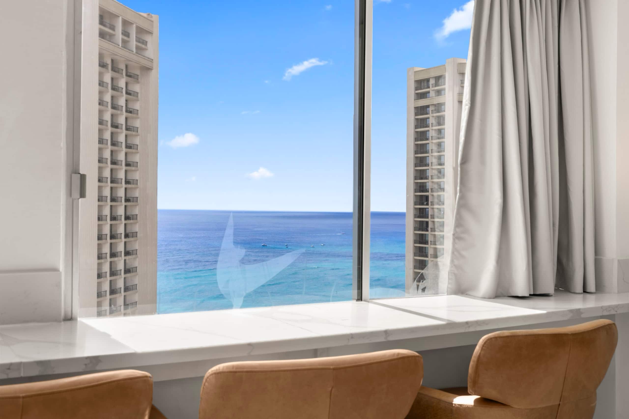 Condo in Honolulu · ★4.79 · 2 bedrooms · 2 beds · 1 private bath - Image 9