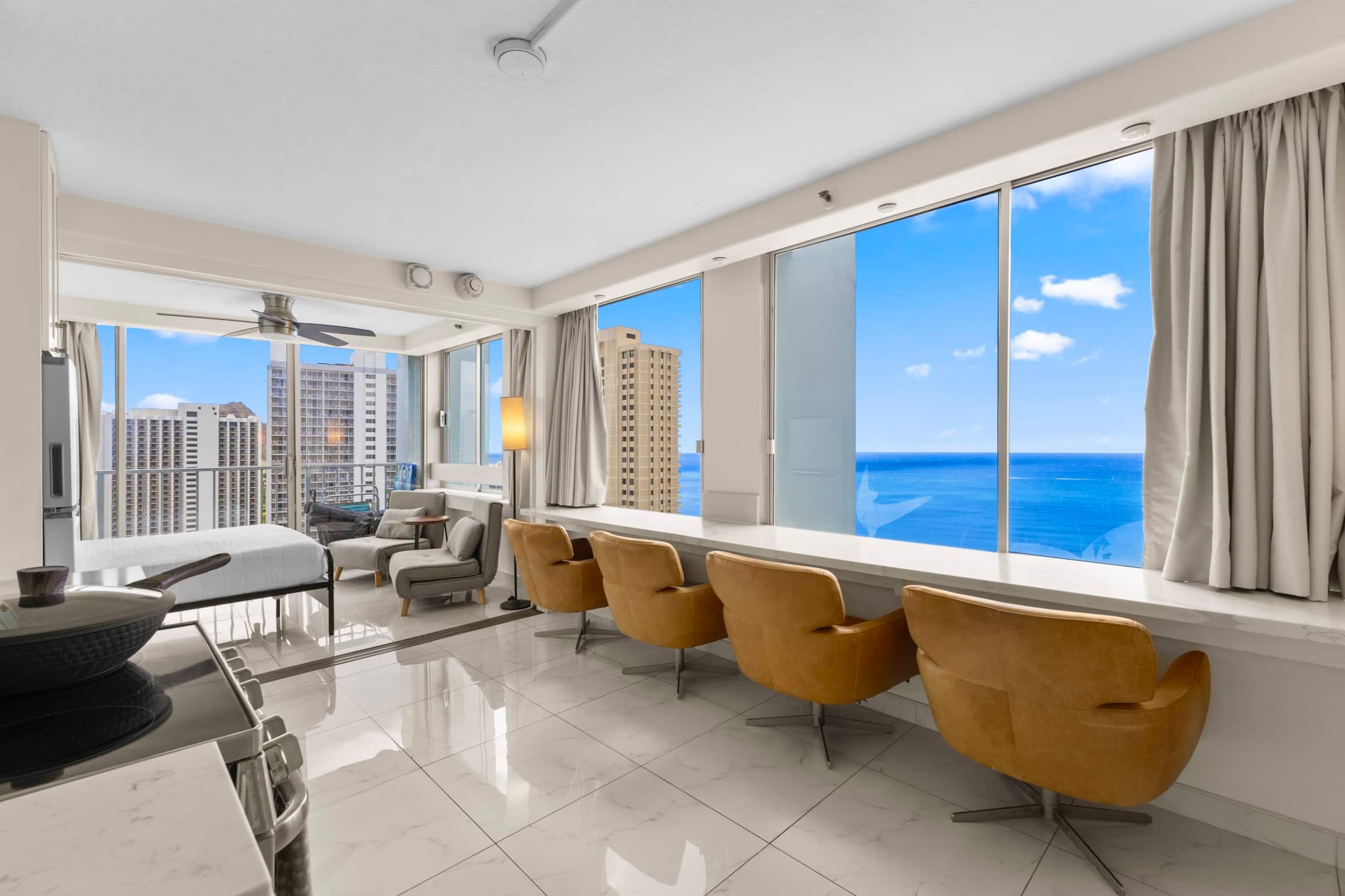 Condo in Honolulu · ★4.79 · 2 bedrooms · 2 beds · 1 private bath - Image 1