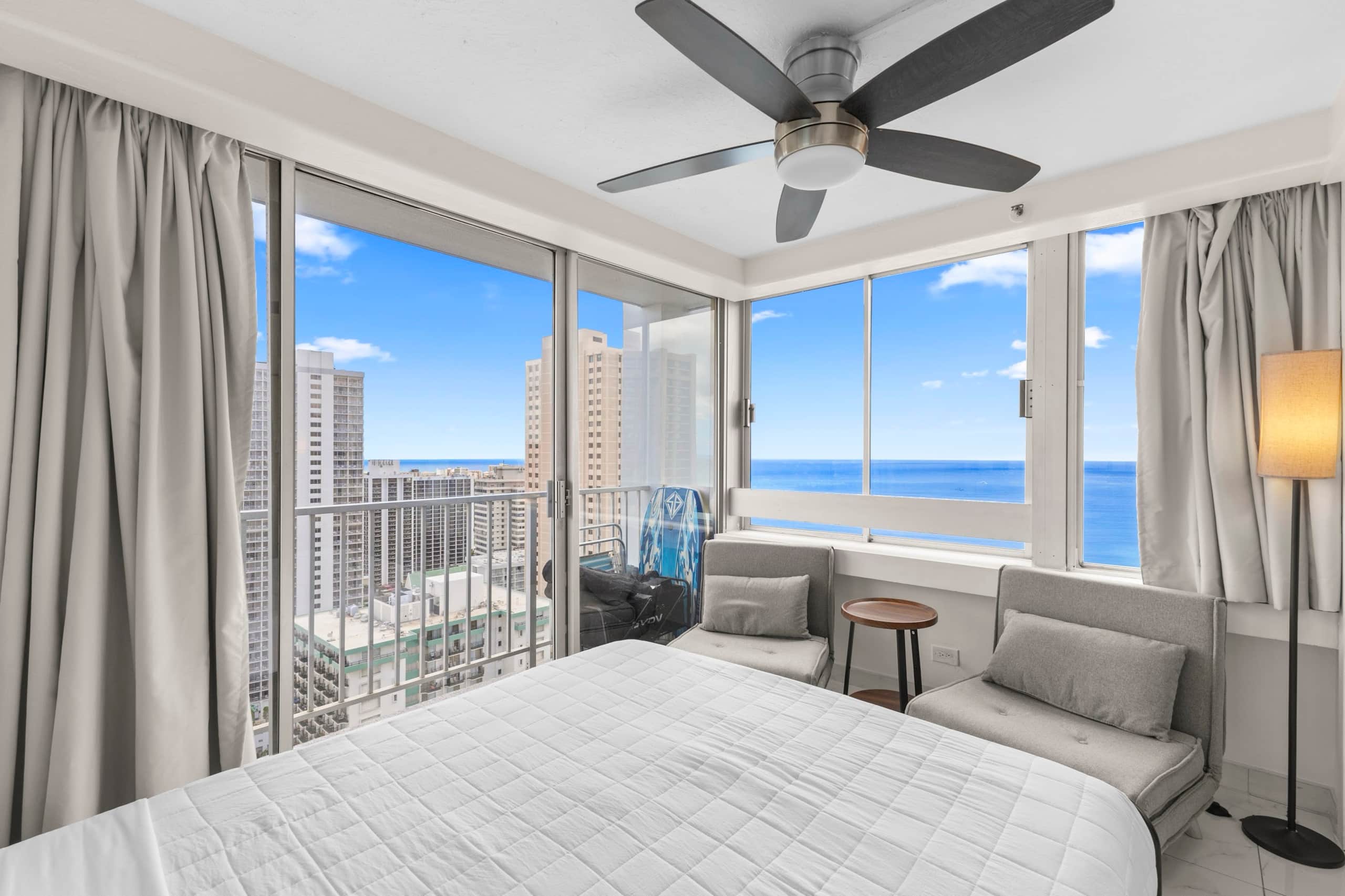 Condo in Honolulu · ★4.79 · 2 bedrooms · 2 beds · 1 private bath - Image 22