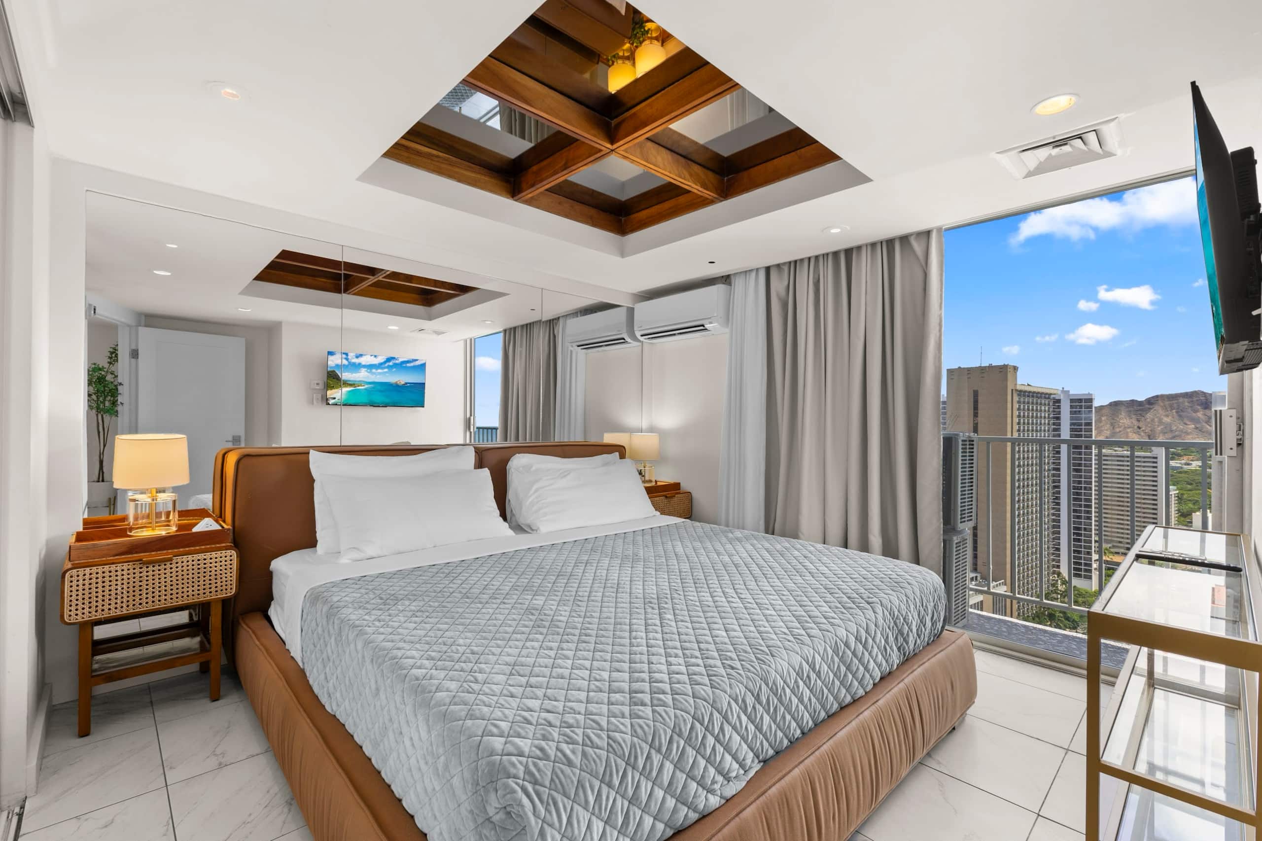Condo in Honolulu · ★4.79 · 2 bedrooms · 2 beds · 1 private bath - Image 3