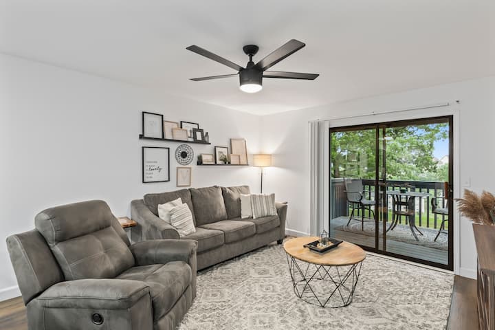 Cozy Condo - Indoor Pool - Outdoor Hot Tub! - Branson, MO