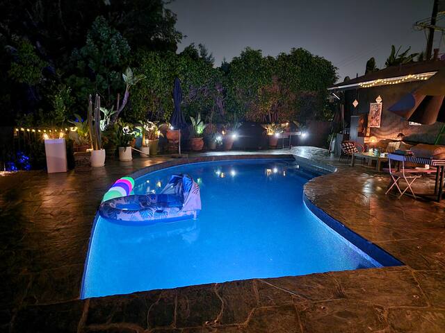 Midcentury Chic in H’wood Hills! Stunning views’ gallery image 5