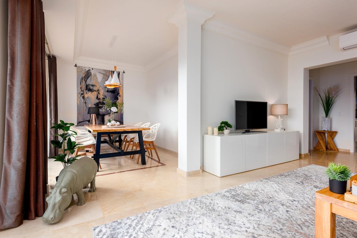 Top Airbnb: LaFragata Estepona Puerto Duplex top floor seaview in Estepona