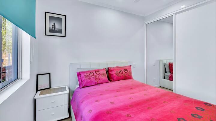 クイーンサイズベッド1台