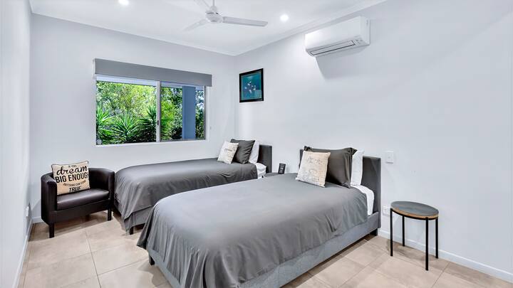 キングサイズのシングルベッド2台