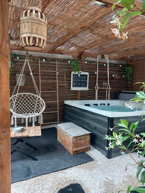 La Maison au Camélia – HOT TUB