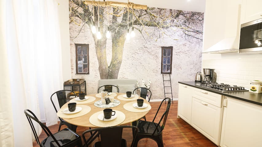 Bosuiterome house in front of piazza del Popolo gallery image 3