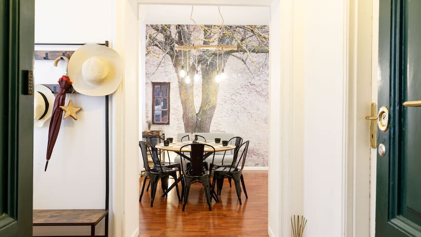 Bosuiterome house in front of piazza del Popolo