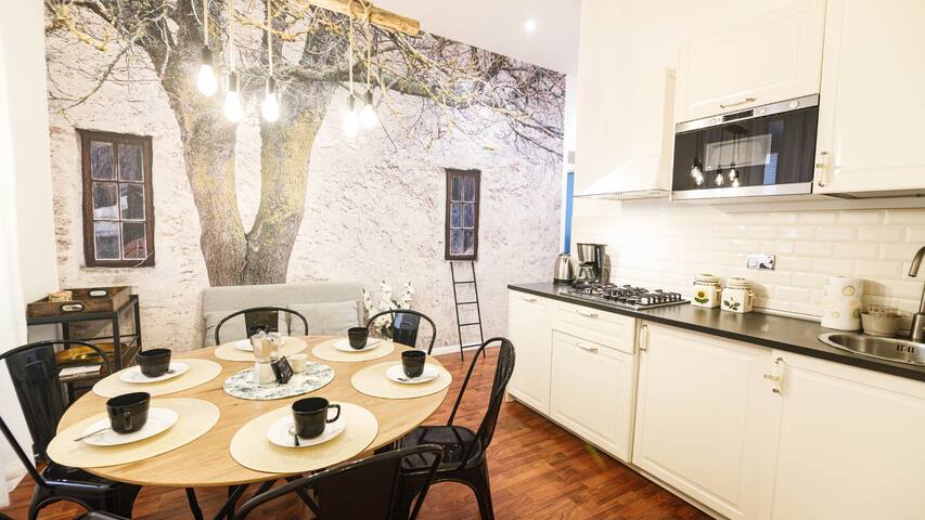 Bosuiterome house in front of piazza del Popolo gallery image 2